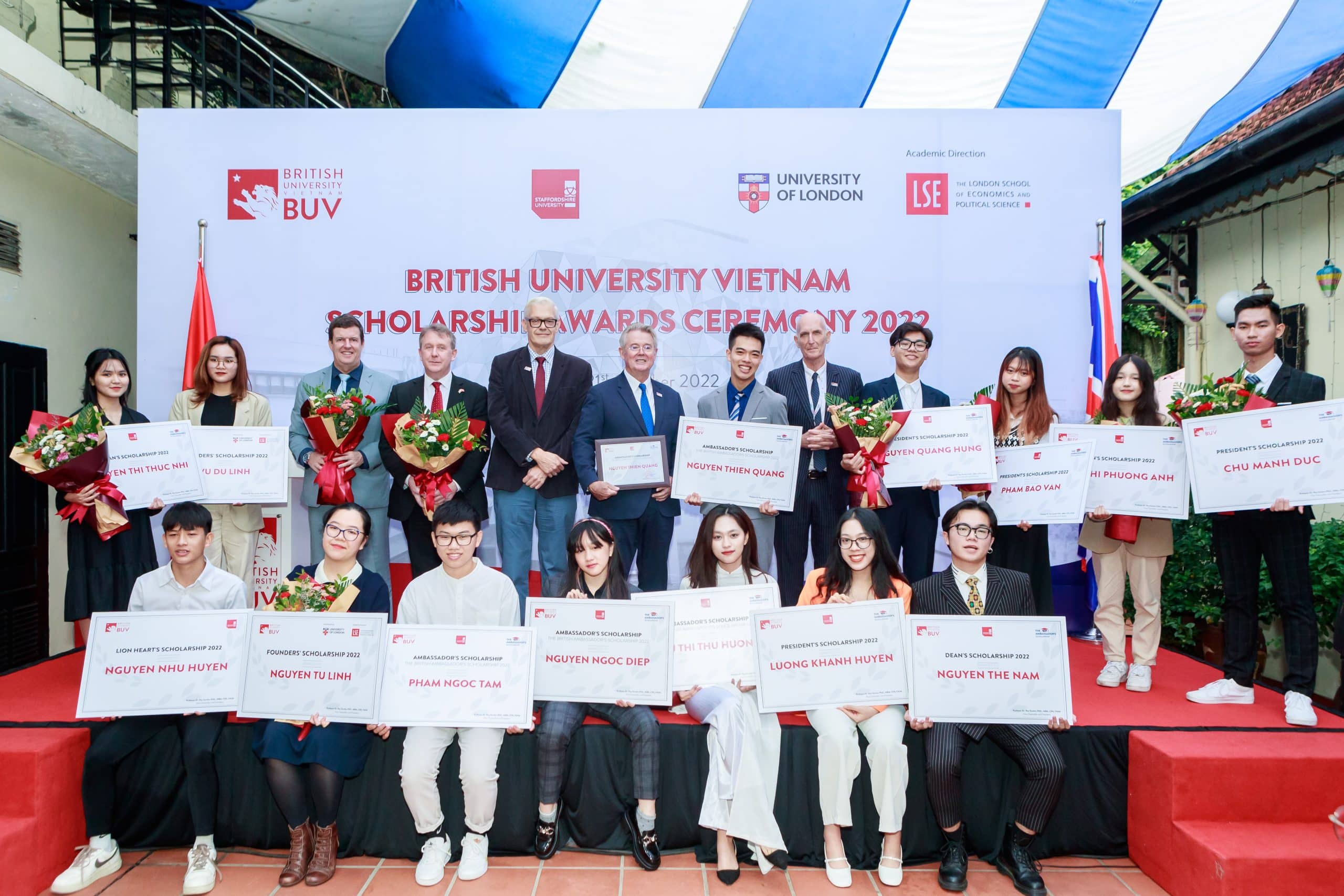 BUV trao 14 suất Học bổng năm 2022 cho các Học sinh Xuất sắc