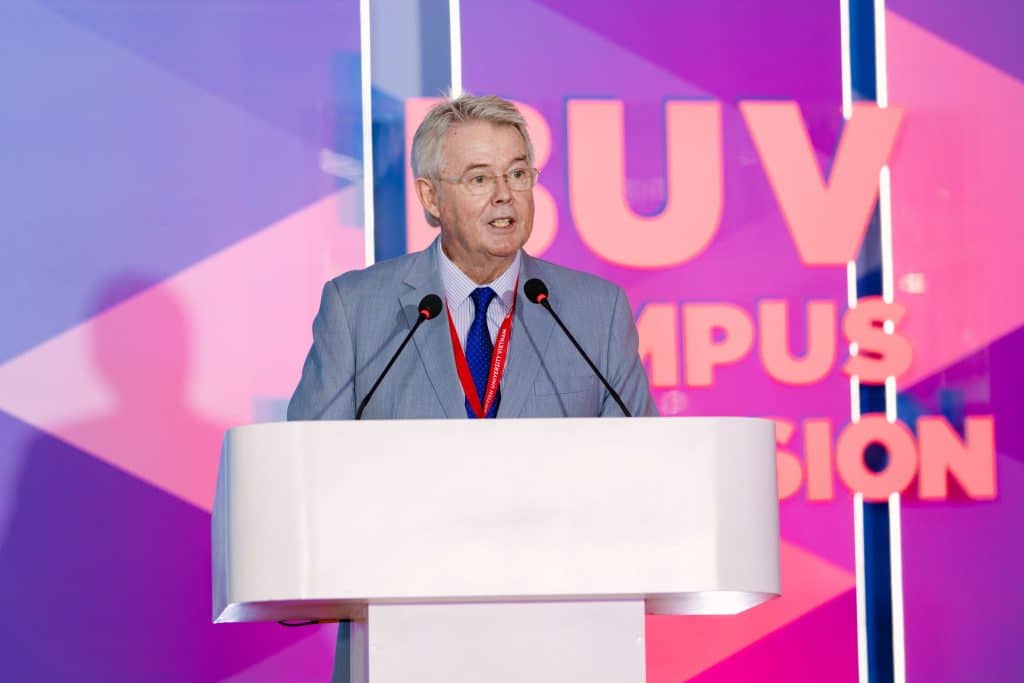 Professor Raymond Gordon gave his opening speech.