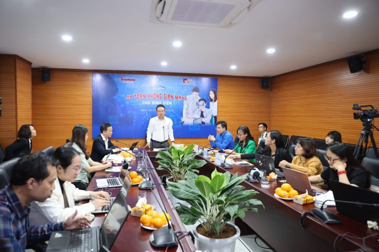 Trường Đại học Anh Quốc Việt Nam (BUV) phối hợp cùng báo Tiền Phong tổ chức tọa đàm “An toàn không gian mạng cho sinh viên”