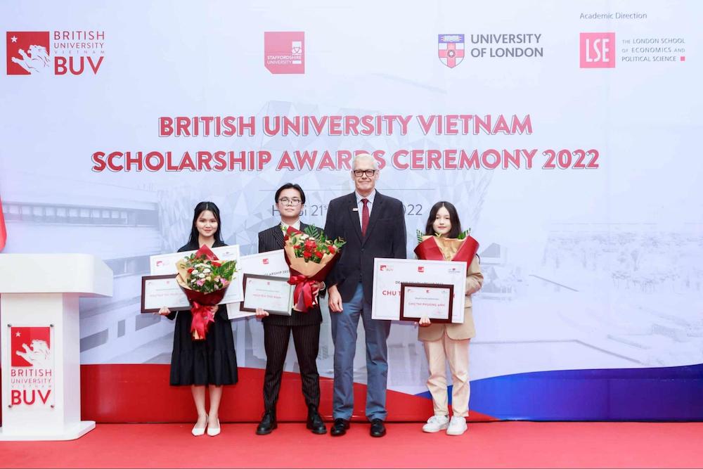 3 quán quân học bổng Giám đốc Đào tạo năm 2022 (The Dean’s Scholarship).