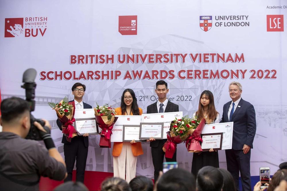 Học bổng Hiệu trưởng (The Vice Chancellor’s Scholarship) trao cơ hội học tập tại môi trường học tập quốc tế với hỗ trợ tài chính 75% học phí.