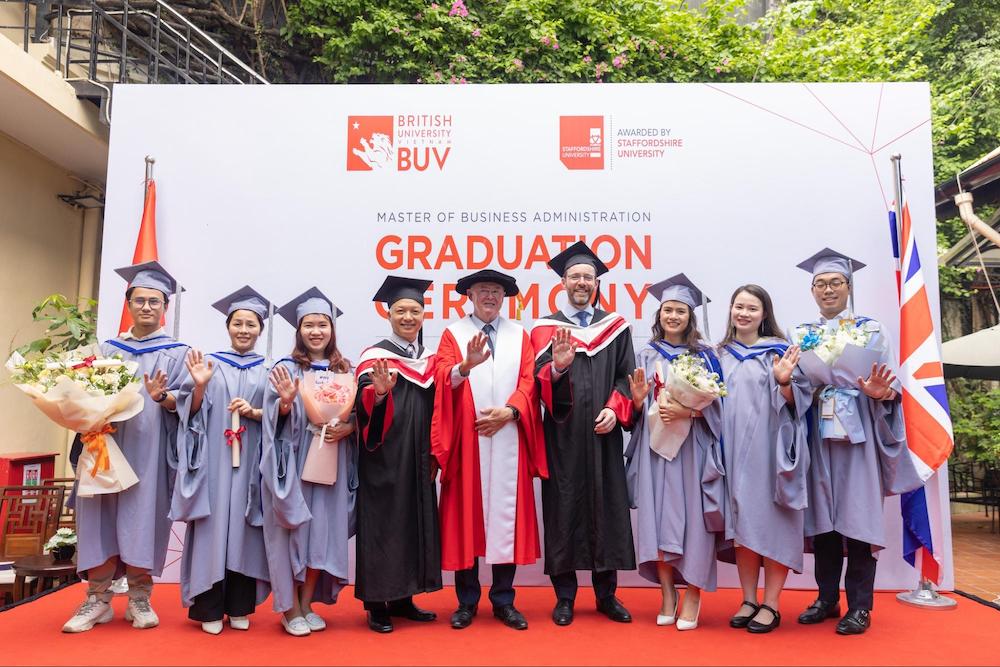 Chất lượng giảng dạy tại BUV đạt tiêu chuẩn giáo dụng Anh Quốc, sinh viên tốt nghiệp nhận bằng cử nhân (danh dự) cấp bởi Đại học Staffordshire 